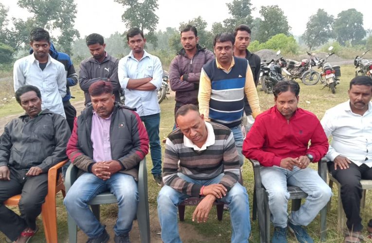 मुनीडीह के रैयतों ने किया शीला इंटरप्राइजेज के विरोध में प्रेस वार्ता