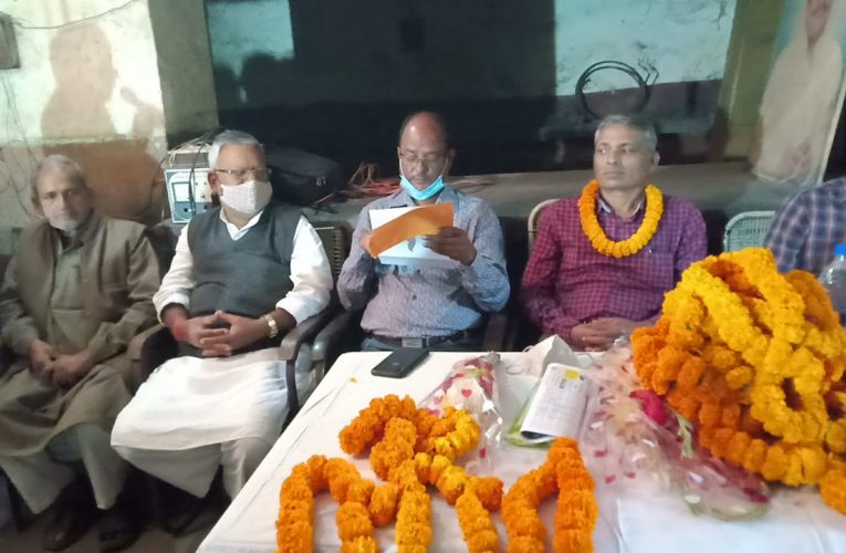 पुटकी बलिहारी क्षेत्र के सेवानिवृत बीसीसीएल अधिकारी डी0पी0 सिंह का विदाई समारोह आयोजित