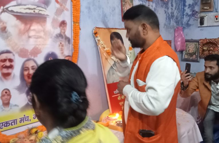 अमर शहीद शशिकांत पांडेय सहित कुन्नूर हेलिकॉप्टर दुर्घटना में शहीद सीडीएस बिपिन रावत व अन्य 13 सैनिकों की याद में श्रद्धांजलि सभा