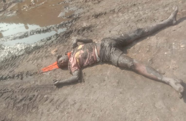 लोयाबाद बासजोड़ा स्थित साकार मास वेंचर (डिको)टेन सिम में अहले सुबह शव मिलने से क्षेत्र फैली सनसनी