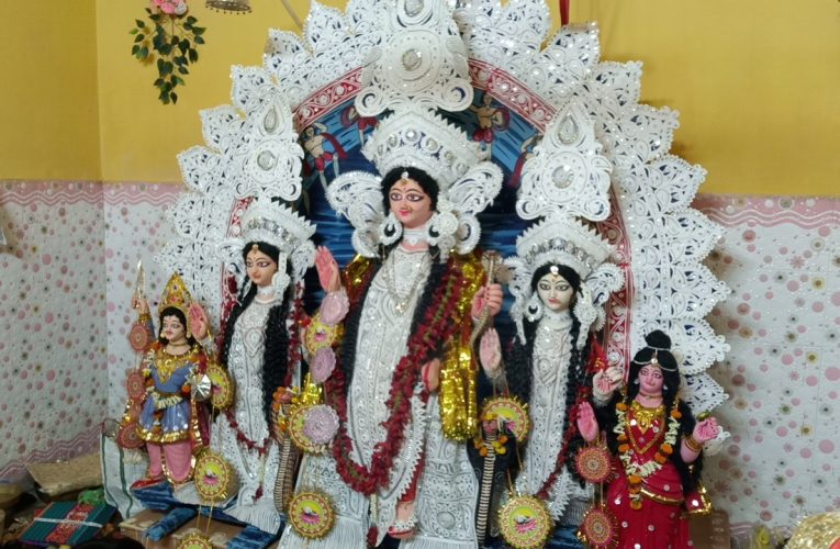 केंदुआ बाउरी टोला स्थित मां विषहरी मंदिर में धूमधाम से मनाया गया मां विषहरी की पूजा