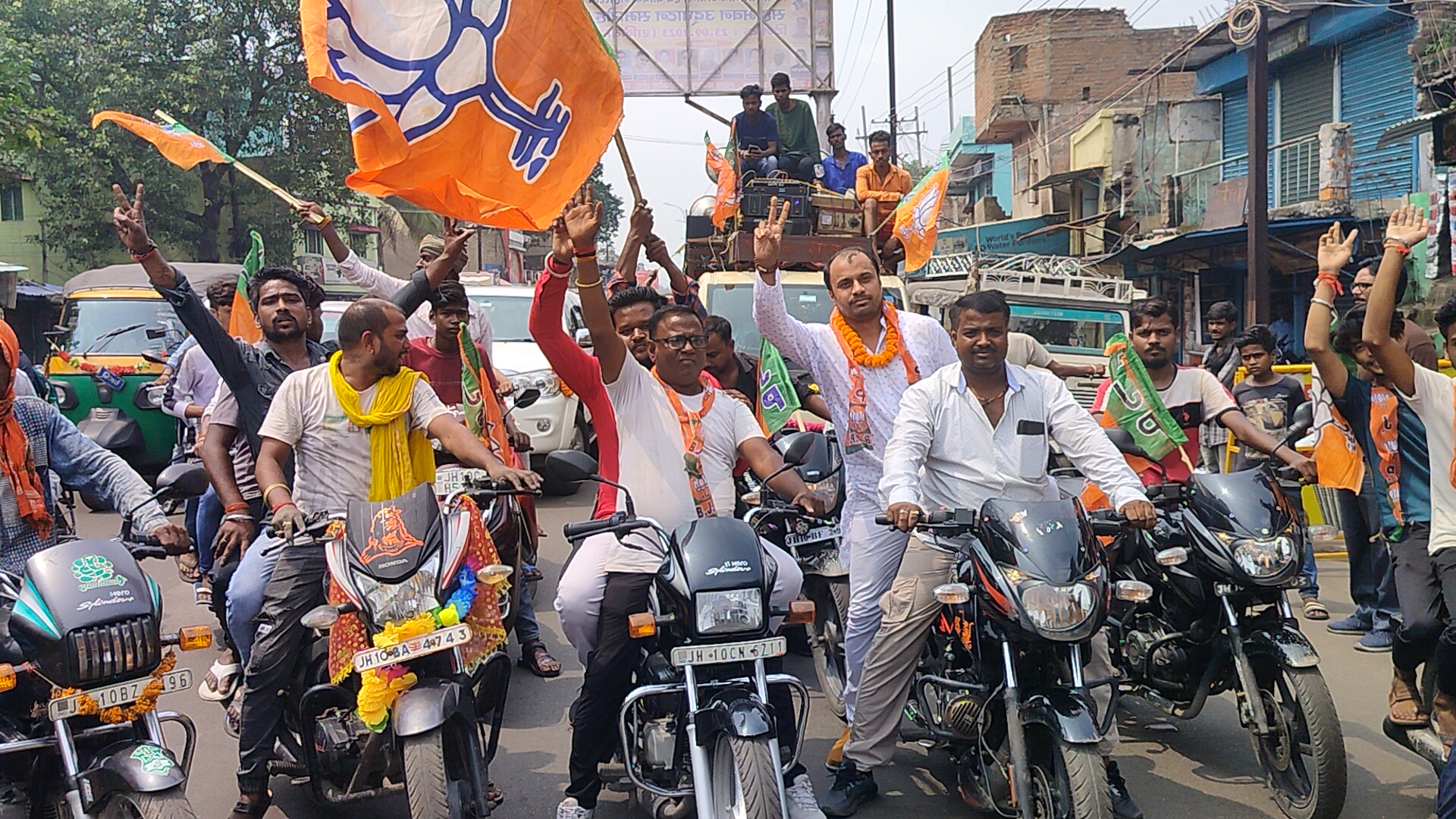 केंदुआ, भाजपा प्रदेश अध्यक्ष बाबूलाल मरांडी की संकल्प यात्रा को लेकर युवा नेता विजय पांडे के नेतृत्व में जन जागरण जागरूकता की तहत  केंदुआ से निकला मोटरसाइकिल जुलूस